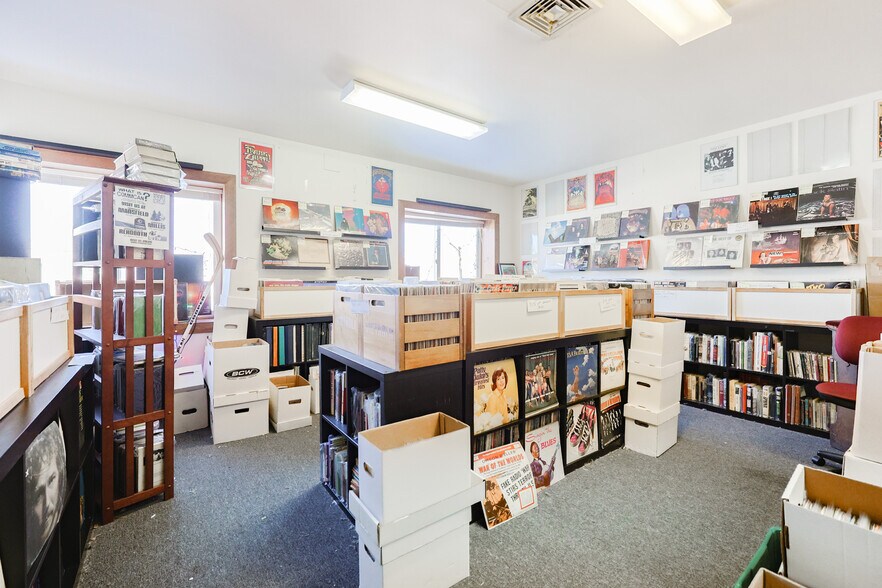 More Photos Of 310-312 Wilbur Ave, Swansea Office For Sale