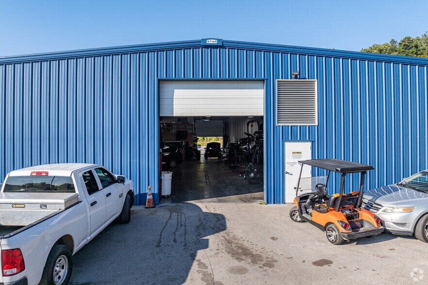 More Photos Of 905 Callahan Dr, Knoxville Auto Repair For Sale