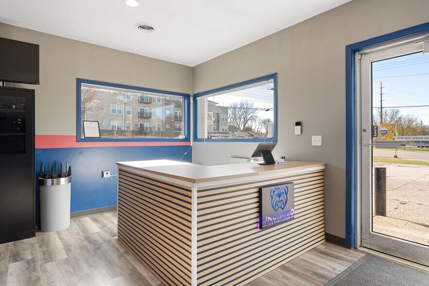 More Photos Of 303 NE Mineral Spring Rd, Owatonna General Retail For Sale