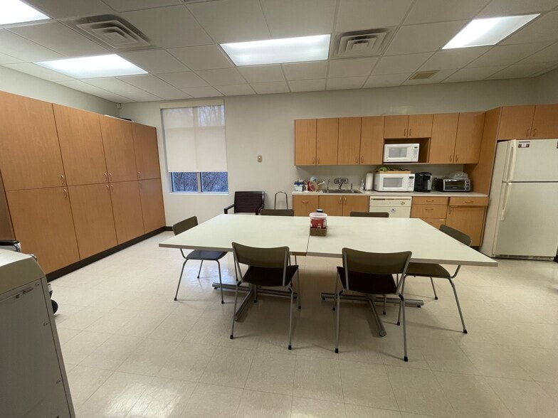 More Photos Of 5156 Blazer Pky, Dublin Medical For Lease
