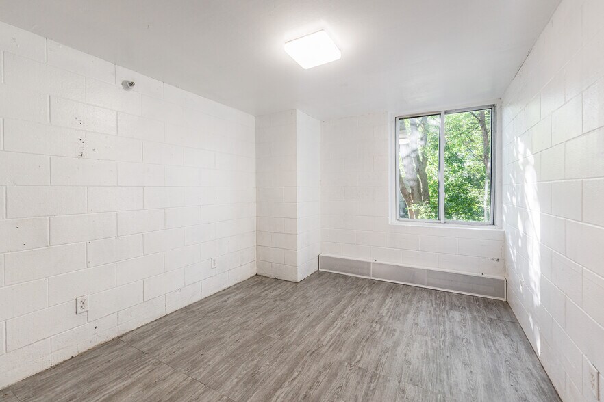 More Photos Of 919 Greenbrier Rd, Dekalb Apartments For Sale