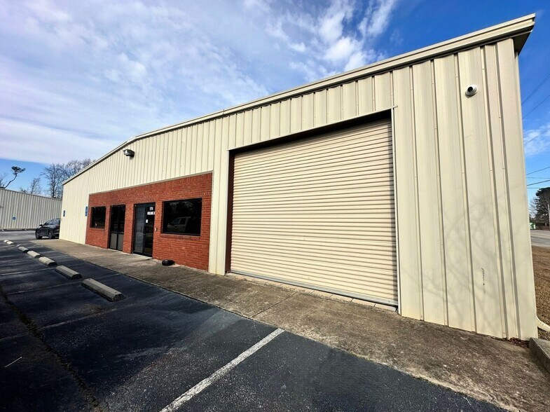 More Photos Of 1713-1715 Newnan Rd, Griffin Warehouse For Sale