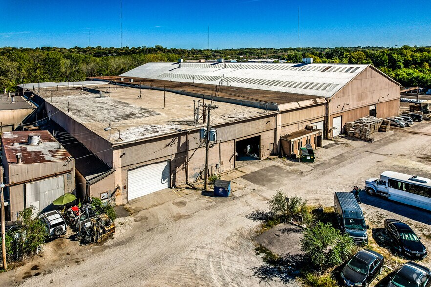 More Photos Of 7219 E 17th St, Kansas City Manufacturing For Sale