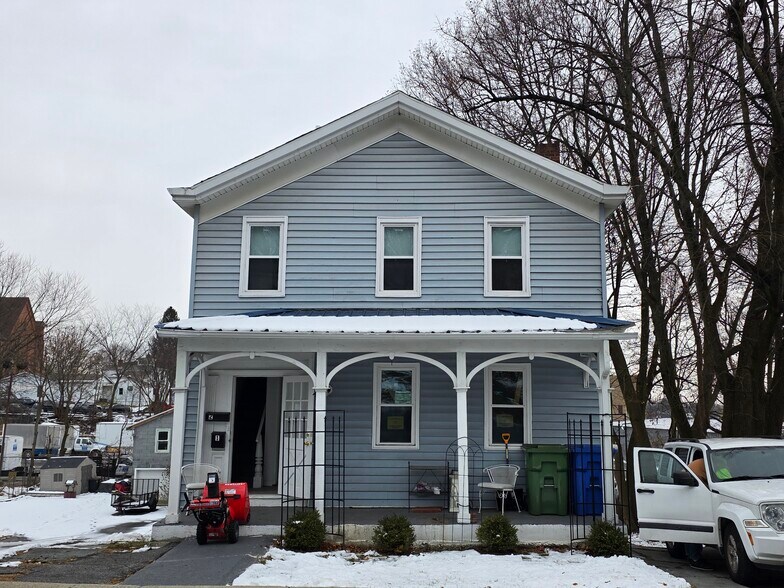 More Photos Of 25 Mill St, Middletown Storefront Retail Residential For Sale