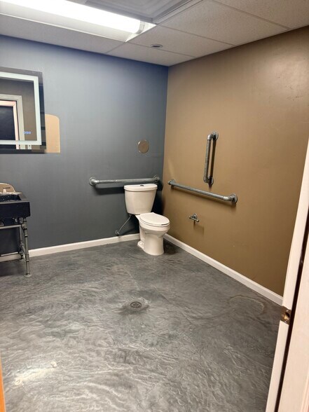 More Photos Of 848 W Hadley Ave, Las Cruces Light Manufacturing For Lease