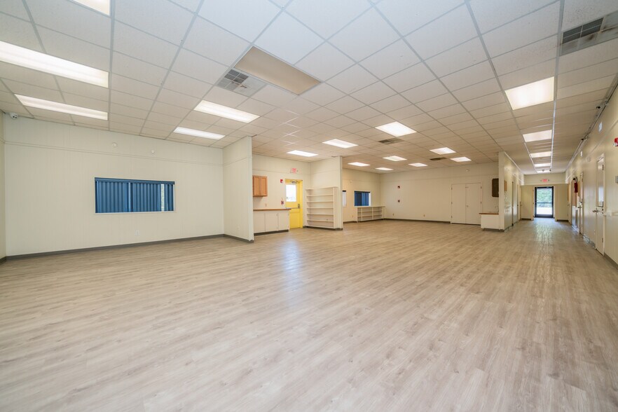 More Photos Of 1809 Alpine Rd, Longview Office For Sale