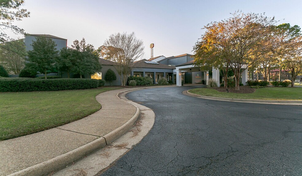 More Photos Of 1917 Coliseum Dr, Hampton Hotel For Sale