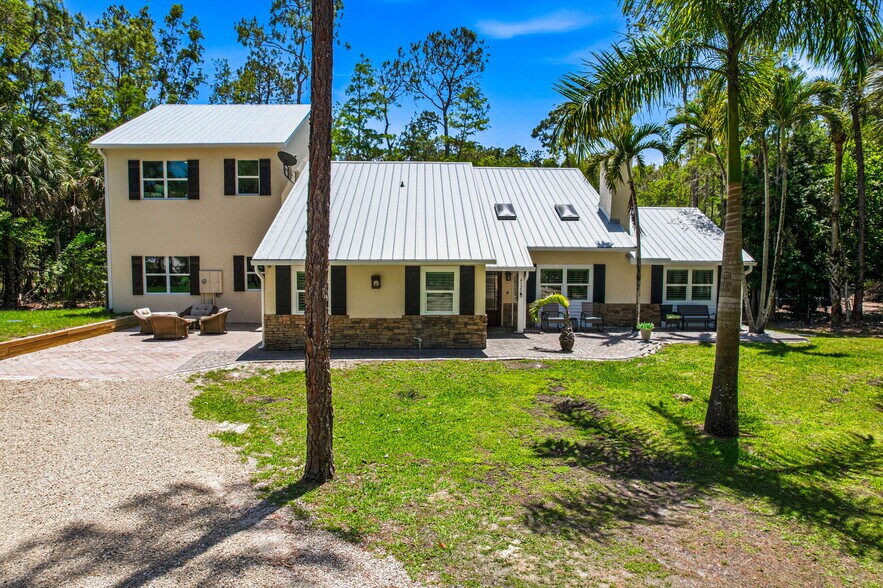 More Photos Of 4120 3rd Ave NW, Naples Apartments For Sale