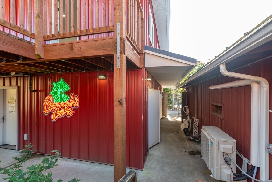 More Photos Of 7196/7198/7204 North Tongass Hwy, Ketchikan General Retail For Sale