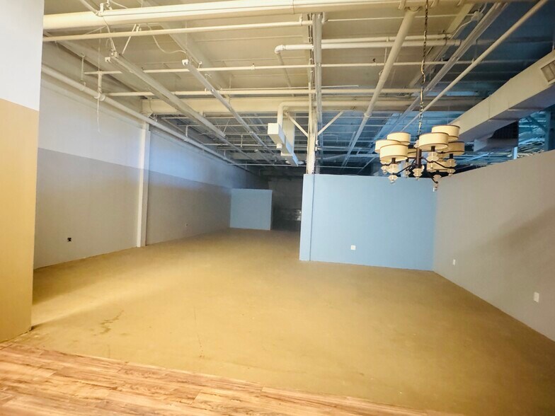 More Photos Of 50 Schmitt Blvd, Farmingdale Warehouse For Lease