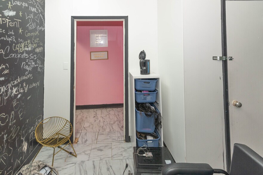 More Photos Of 5900 York Rd, Baltimore Storefront Retail Office For Sale