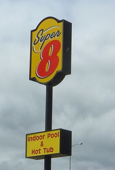 More Photos Of 1001 Highway 2 E, Devils Lake Hotel For Sale