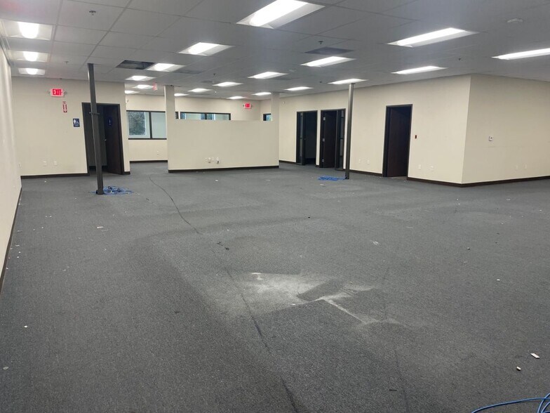 More Photos Of 9950 Remmet Ave, Chatsworth Warehouse For Lease