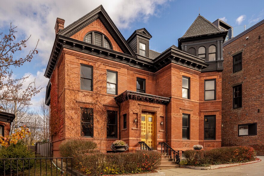 More Photos Of 420 Warren St, Hudson Office For Sale