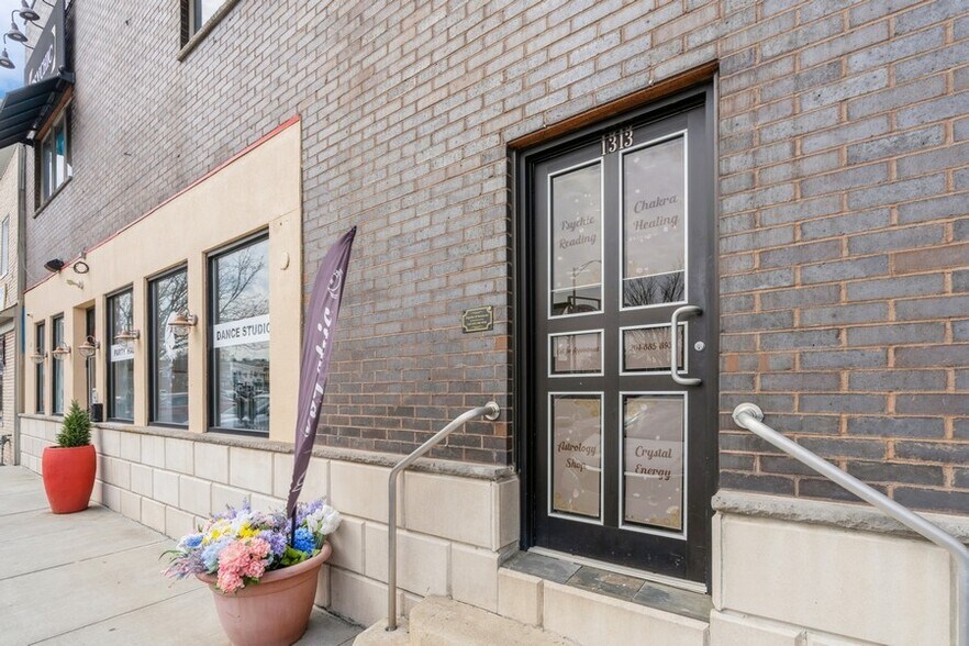 Primary Photo Of 1309-1313 Paterson Plank Rd, Secaucus Restaurant For Lease