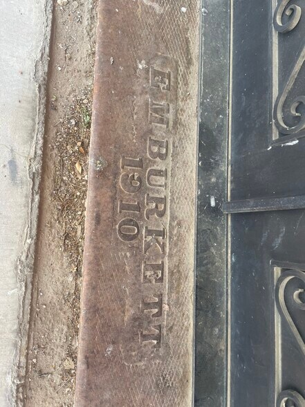 More Photos Of 189 Broadway St, Alba Storefront Retail Office For Sale