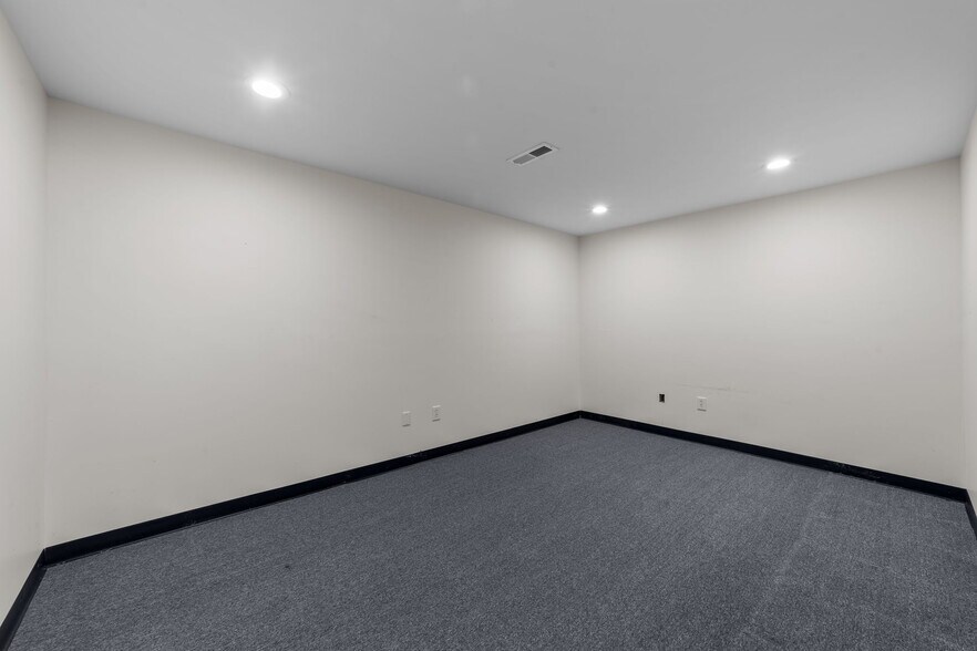 More Photos Of 1840 S Madison St, Whiteville Freestanding For Lease