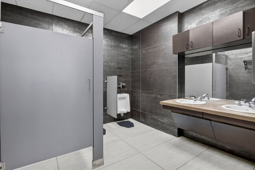 More Photos Of 240 N Burleson Blvd, Burleson General Retail For Sale