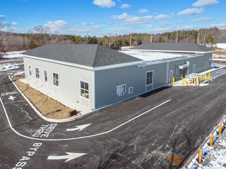 More Photos Of 400 Maple Rd, Slingerlands Freestanding For Lease