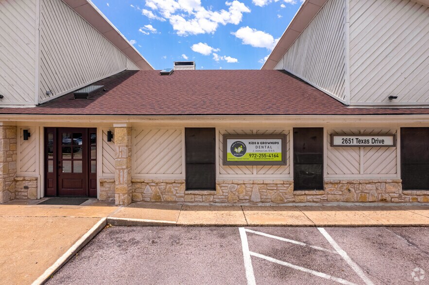 More Photos Of 2651 Texas Dr, Irving Medical For Lease