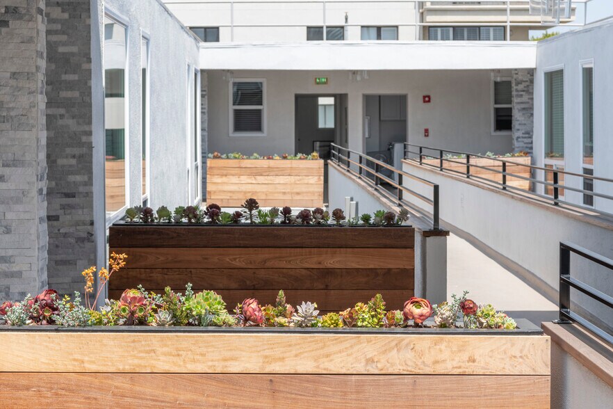 More Photos Of 901 Ocean Ave, Santa Monica Apartments For Sale