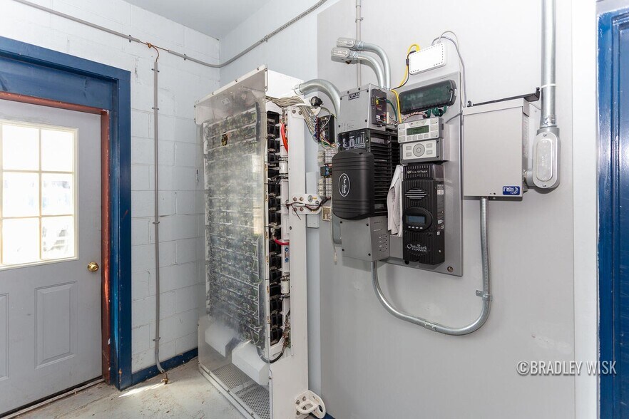 More Photos Of 581 Ottawa Ave, Holland Light Distribution For Sale