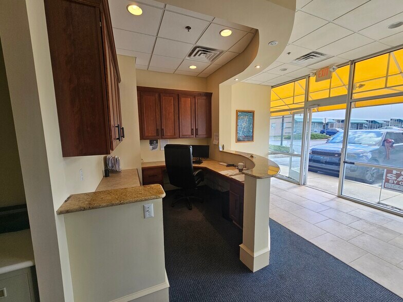 More Photos Of 833 Lincoln Ave, West Chester Light Distribution For Sale