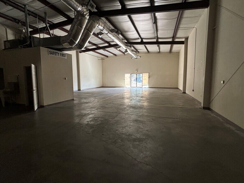 More Photos Of 403 Vine St, Van Buren Unknown For Lease