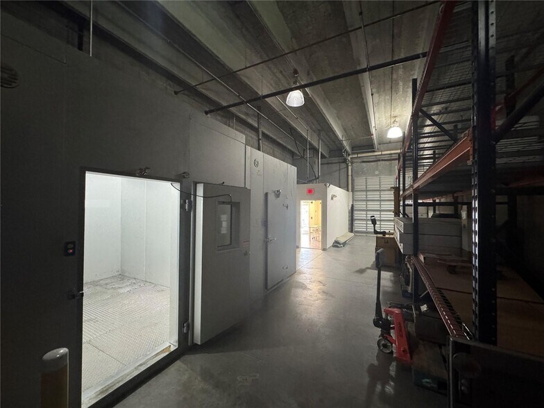 More Photos Of 2061 NW 112th Ave, Miami Light Distribution For Lease