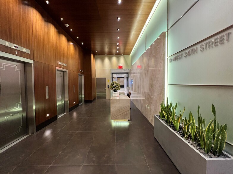 More Photos Of 19 W 34th St, New York Office For Lease