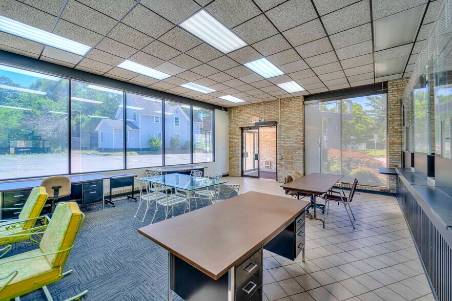 More Photos Of 1217 Greenwood Ave, Jackson General Retail For Sale