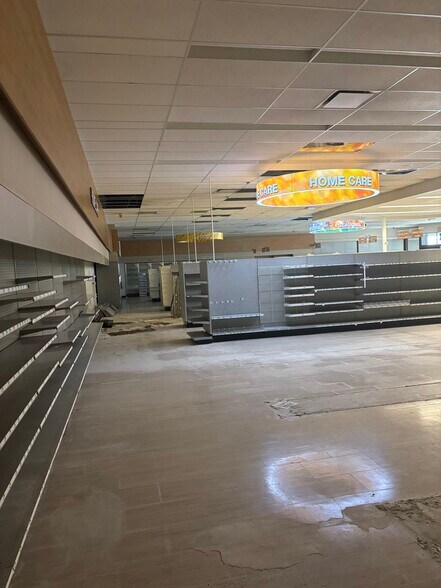 More Photos Of 325 E Waterloo Rd, Akron Drugstore For Sale