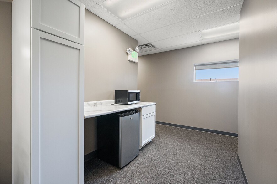 More Photos Of 802 Wabash Ave, Chesterton Office For Lease