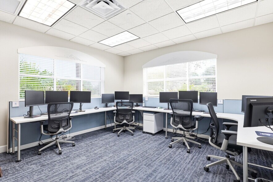 More Photos Of 7351 Office Park Pl, Melbourne Office For Sale