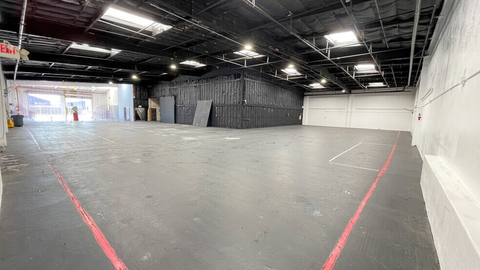 More Photos Of 1001 Chestnut St, Burbank Warehouse For Lease