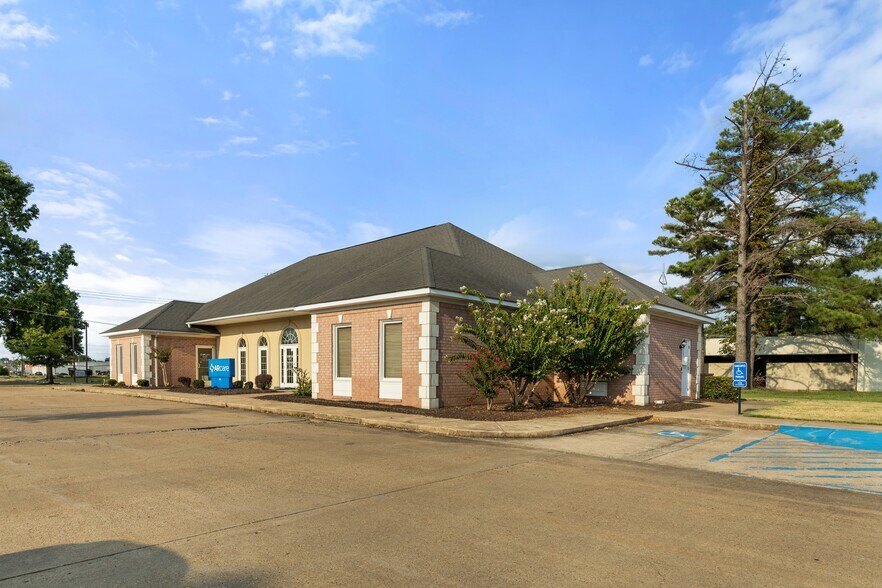 More Photos Of , West Memphis Office For Sale