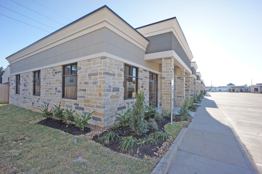More Photos Of 633 E Fernhurst Dr, Katy Medical For Lease