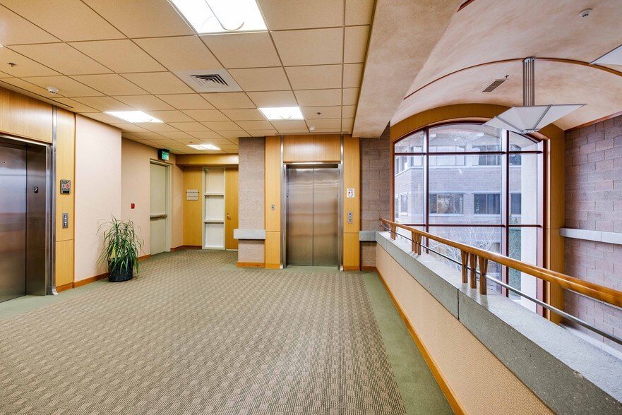 More Photos Of 412 E Parkcenter Blvd, Boise Office For Lease