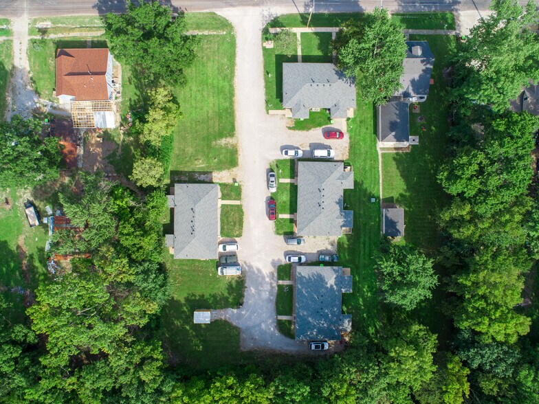 More Photos Of 204 N Walnut St, La Monte Multifamily For Sale