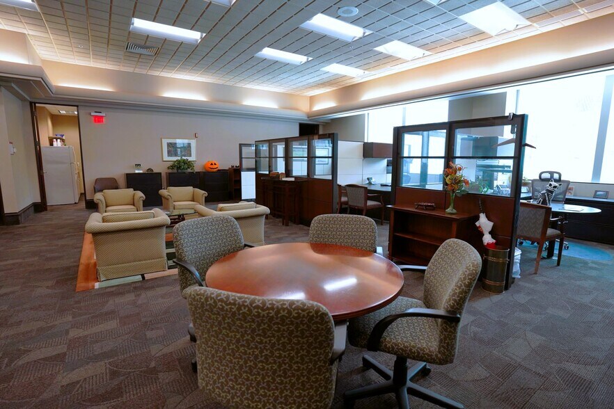 More Photos Of 111 E Wayne St, Fort Wayne Office For Lease