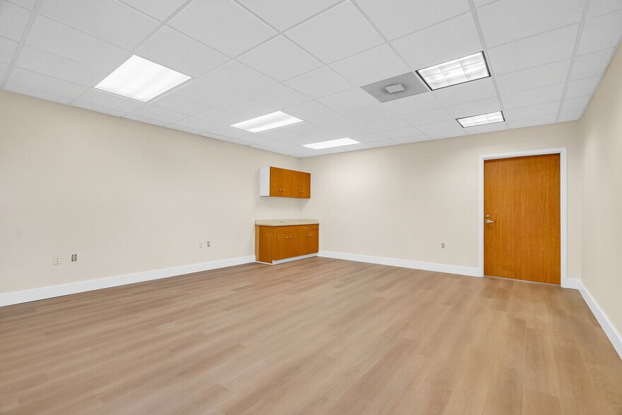 More Photos Of 19725 Allen Rd, Brownstown Twp Medical For Lease