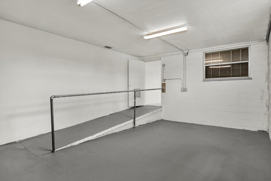 More Photos Of 6102 Indiana Ave, New Port Richey Office For Sale