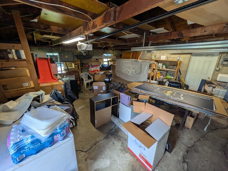 More Photos Of 2527 W Dublin Granville Rd, Columbus Veterinarian Kennel For Sale