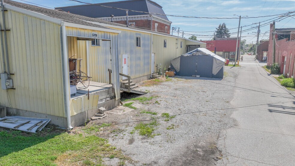 More Photos Of 207 S Railroad St, Brookston General Retail For Sale