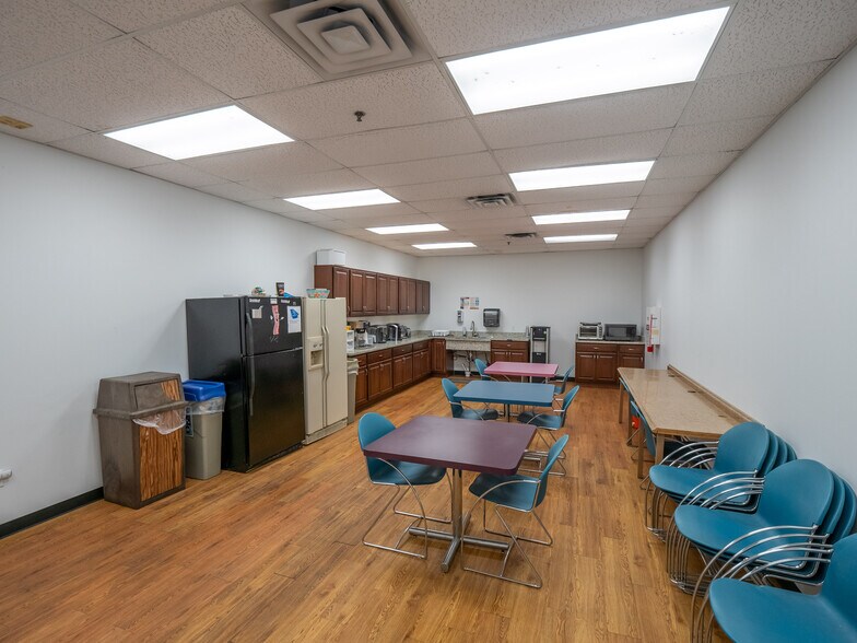 More Photos Of 2914 Montopolis Dr, Austin Light Manufacturing For Lease