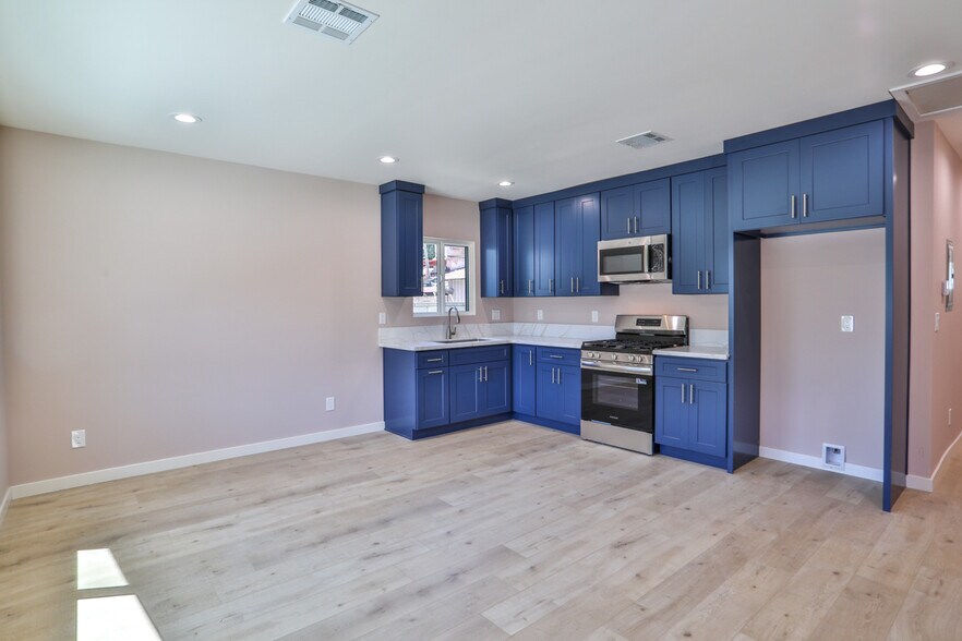 More Photos Of 2111 Scott Rd, Burbank Apartments For Sale
