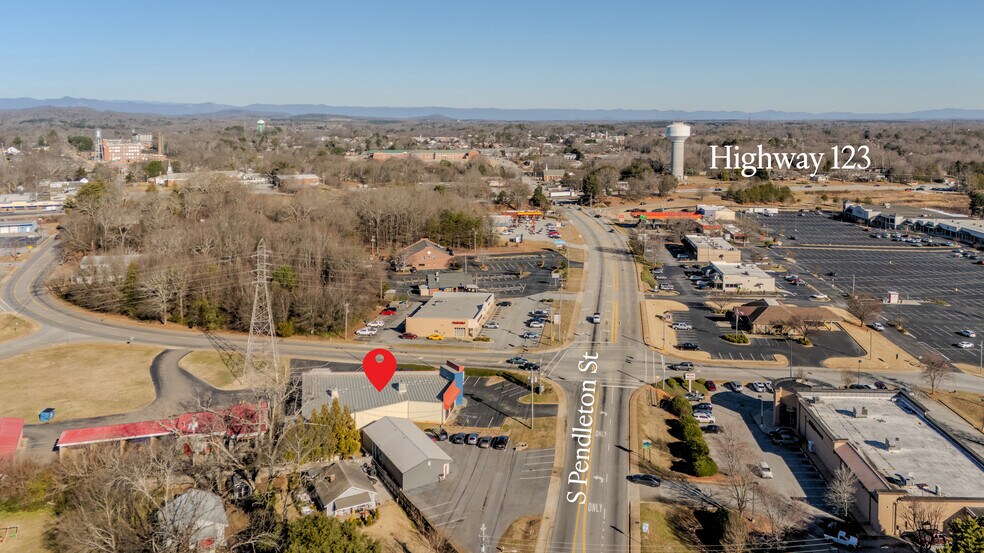 More Photos Of 1088 S Pendleton St, Easley Freestanding For Lease