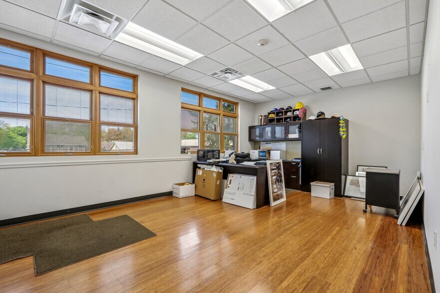 More Photos Of 92 Union Ave, Cresskill Office For Sale