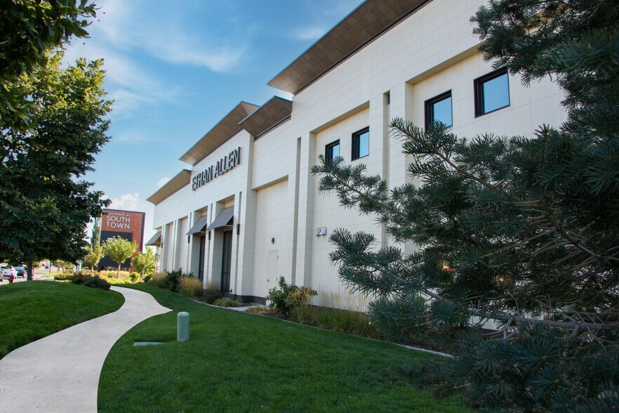 More Photos Of 10450 S State St, Sandy Unknown For Lease