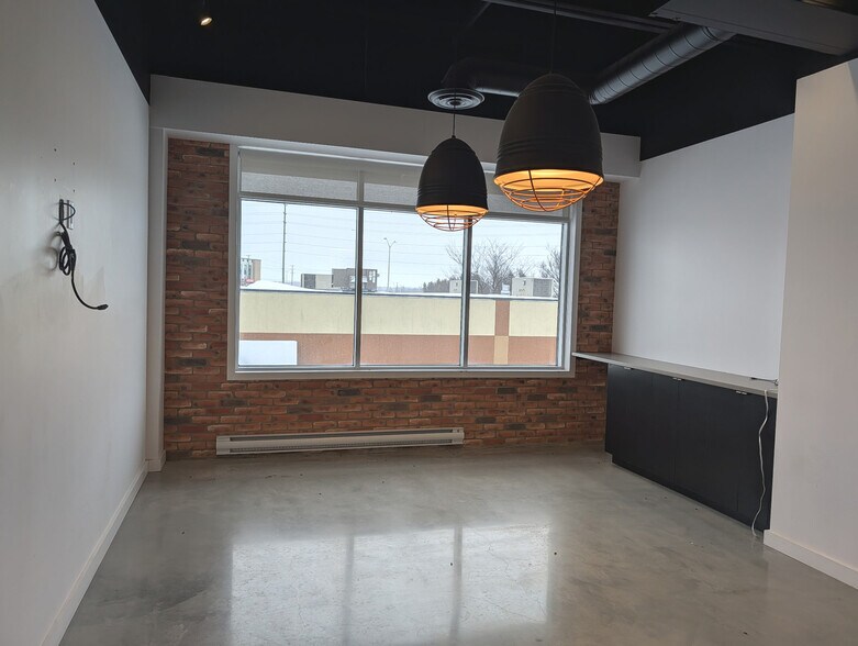 More Photos Of 4100-4120 Strandherd Dr, Ottawa Storefront Retail Office For Lease